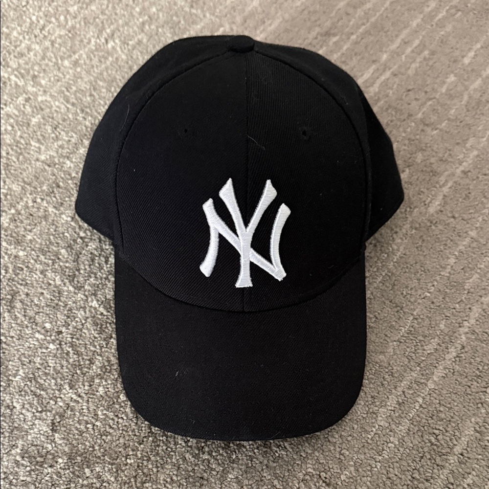 ‘47 New York Yankees Black Cap with White Logo